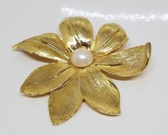 Vintage Flower Brooch Pin Gold Tone Faux Pearl Marked Signed AAI 2.5″
