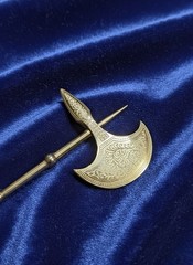 Gold Brass Axe-Shaped Pin Brooch Ornate Art Fashion Jewelry