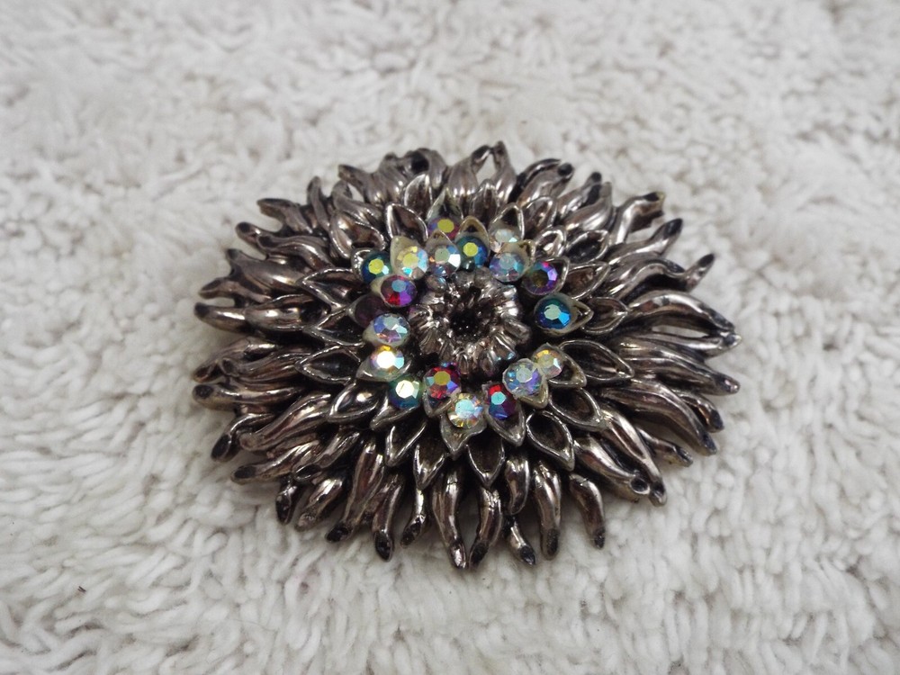 Rhinestone Flower Pin (C37)