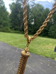 1960’S MONET GOLD-TONE ROPE CHAIN TASSEL ‘DAMITA’ NECKLACE BOOK PIECE 23″