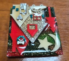 Vintage Pins By Lucinda Glittery Christmas Holiday Night House Scene Pin Brooch