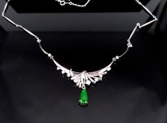 Vintage 0.75 Green Jadeite Jade 0.50ct Diamond Platinum Necklace