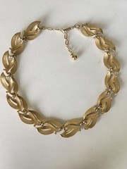 Crown Trifari Gold Trifanium Leaf Panel Link Collar Choker Brushed Polished Tone