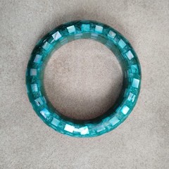 Teal Blue Green MOP Encased Abalone Shell Plastic Lucite Bangle Bracelet Sz 8