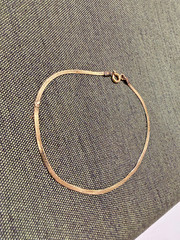 Vintage SOLID 14KT Gold Stamped 7″ Bracelet 0.79g Herring Bone New Old Stock