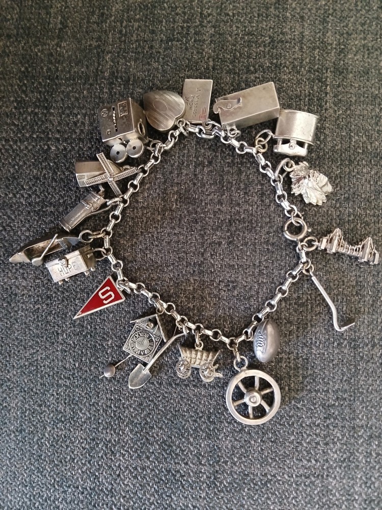 Vintage Sterling Silver Charm Bracelet 7″ with 18 Charms, Weight 1 oz