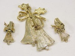 Christmas Bell Cluster Brooch Earring Set Enamel Beatrix Gold Tone VTG D2832