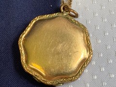 Antique Gold Plated Speidel Locket Necklace Jewelry 17.5″ Amethyst Color *READ*