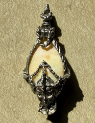 Vintage Selro Selini Asian Goddess Face Pendant Pen Mother of Pearl 1950s WORKS