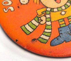 Vintage 1981 Hallmark Christmas ” So Where’s My Present ? ” Pinback Button Pin