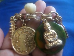 ASIAN GREEN AND WHITE GOLD TONE CHUNKY CHARM BRACELET