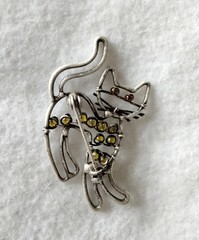 Vintage Open Work Cat Brooch (151 – 2337)