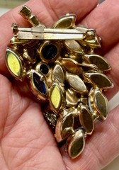 VNTG EUROPEAN BLUE TONE BROOCH RHINESTONES SATIN GLASS PRONG SET GRAPE CLUSTER