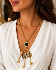 Vintage Joan Rivers GoldTone Etruscan 3 Skeleton Keys Charms Pendant Necklace