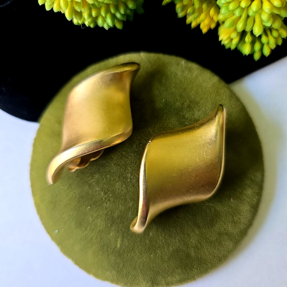 Vintage Erwin Pearl Gold Brushed Modernist Earrings Clip on