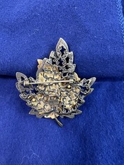 Vtg KC Collection Green Stone Enamel Brass Golden Double Leaf Brooch Pin