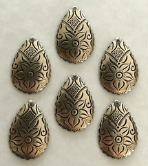 #3476E ANTIQUED GOLD SMALL PENDANT/ER W/HANG HOLE & BORDERED EDGE – 6 Pc Lot