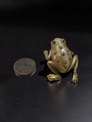 Vintage Crown Trifari Brushed Gold Tone Peach Cream Lucite Frog Brooch