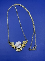 VTG Avon Porcelain Pink Rose Faux Pearl Gold Tone Pendant Necklace & Chain