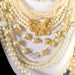 Huge Vintage Faux Pearl Jewelry Lot 4 lbs 30 Necklaces Bracelets 40 Piece Lot