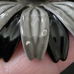 VTG Large Pop Mod Black Grey Gray Enamel Metal Flower Brooch