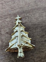 Vintage gold-tone Christmas tree brooch with clear rhinestones and secure clasp