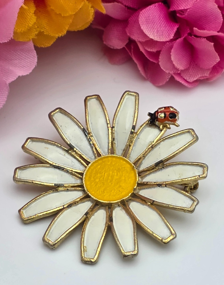 Vintage Weiss White Daisy Flower Brooch Ladybug Gold Tone Enamel 45mm Signed