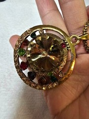 Vtg Goldtone Round Pendant w/ Multicolor Stones w Chain Necklace 29in”