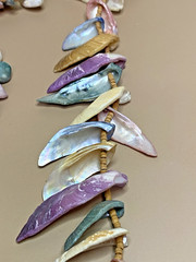 Vintage 1970s-1990s Dyed Shell & Wood Bead Necklace 28″ Screw Barrel Clasp Boho