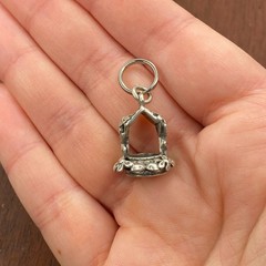 Vintage 925 Sterling Silver Wishing Well Flowers Ornate Heavy Pendant Charm