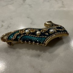 Signed JJI Shoe Pin Gold Tone Green Faux Pearls