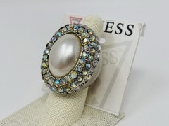 Vintage GUESS ? Y2K Oversized Faux Pearl Rhinestone Cocktail Ring Statement 8.5