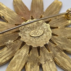 Vintage Weiss White Daisy Flower Brooch Ladybug Gold Tone Enamel 45mm Signed