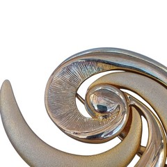 TONA – Large Vintage Signed Gold Toned Swirl Brooch