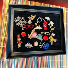 Jewelry Lot Brooches Insect Drummer Cameo Dolphin Keyring Swan Kilt Pin 18 Pcs