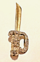 Vintage Rhinestone Sword Brooch Pin Gold Tone Scimitar Saber 3 1/8″ Jewelry