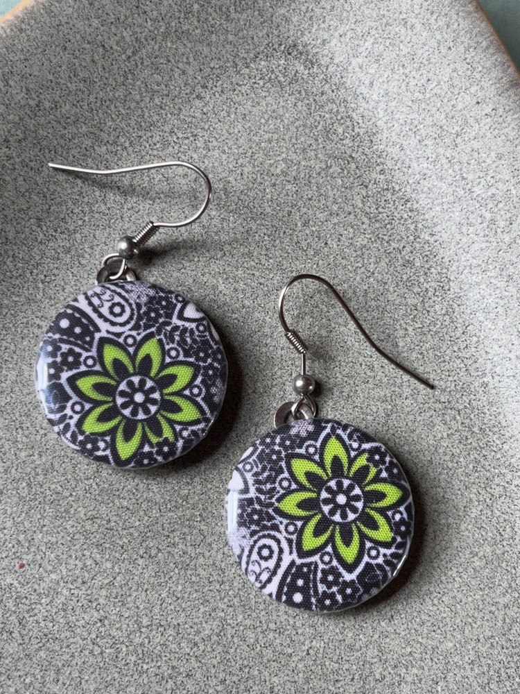 Blue & White Paisley w Green Flower Lightweight Round Disk Dangle Earrings for