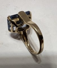 Vtg Estate 10K Solid Gold Topaz Blue Coctail Ring 9.2 grams Sz 9.5 WOW!