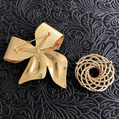 Lot of Two Gold Tone Bow With Stones Round Spiral Textured Pin Back Brooch