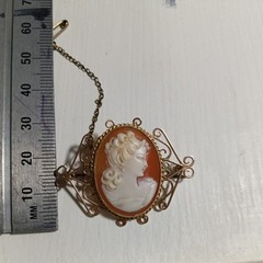 9CT GOLD CAMEO BROOCH