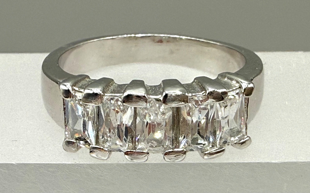 VINTAGE SILVER PLATED HALF ETERNITY BAGUETTE CUT CZ ANNIVERSARY BAND RING SZ 8