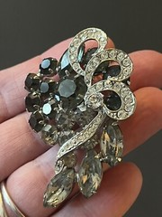Vintage Stunning Rhinestones Pin Brooch Gray & Cleat Prong Set Stones