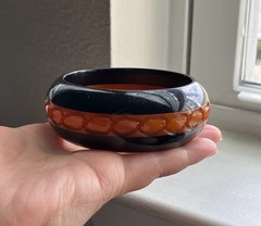 Vintage Chunky Halloween Alligator Carved Laminated Bakelite Bangle Bracelet