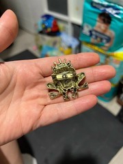 Vintage Frog Brooch Pin Green Rhinestone Eyes Gold Tone Animal Coat Scarf Gift N