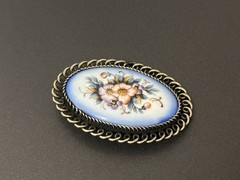 🌸 Vintage Hand Painted Enamel Floral Brooch Oval Blue Silver Tone Pin