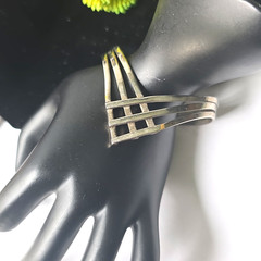 Vintage Silver Plated Metal V Shaped Cuff Bracelet 6-7″ Wrist