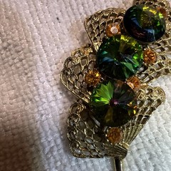 Vintage Filigree Leaf Watermelon Rivoli Vitrail Crystal Gold Tone Brooch Pin