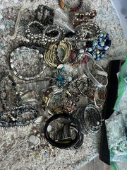 COSTUME VINTAGE JEWELRY Assortment Bracelets Over 185