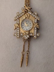 Vintage Lind 14KGE Rhinestone Cuckoo Clock Quartz Watch Brooch Pendant 24″ Chain