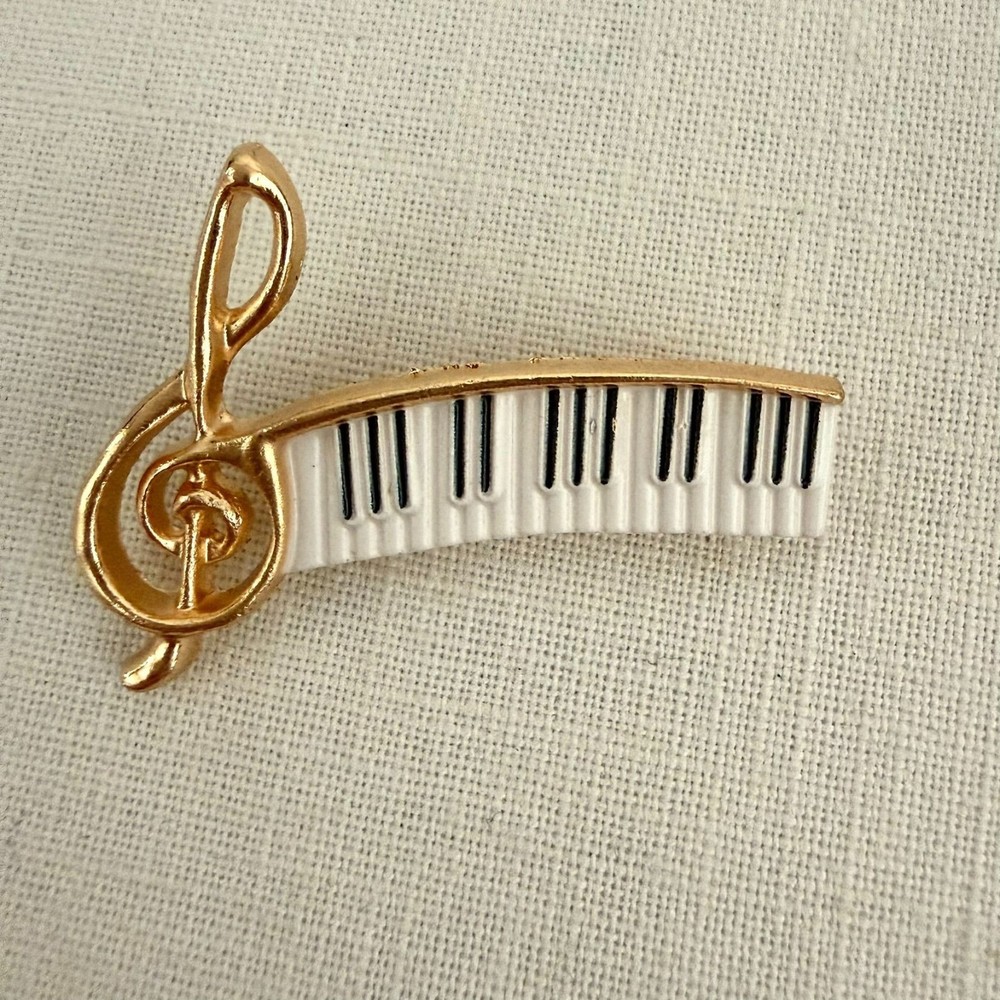 Piano Treble Clef Music Pin 1.75 in Brooch Gold Tone Keyboard Teacher Gift